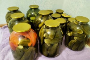 огурцы, закрутки на зиму, закрутка огурцов на зиму ИА SevastopolMedia