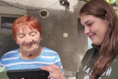 Боец поздравил учительницу Народный фронт Крыма